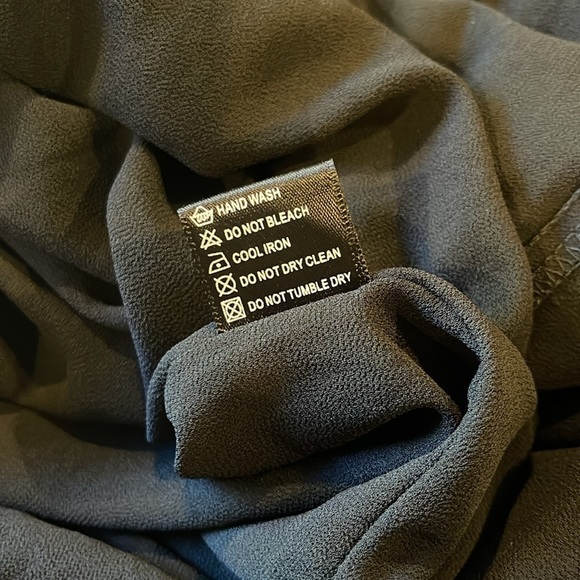 Vixen Deep V-Dress - Picture 9 of 9